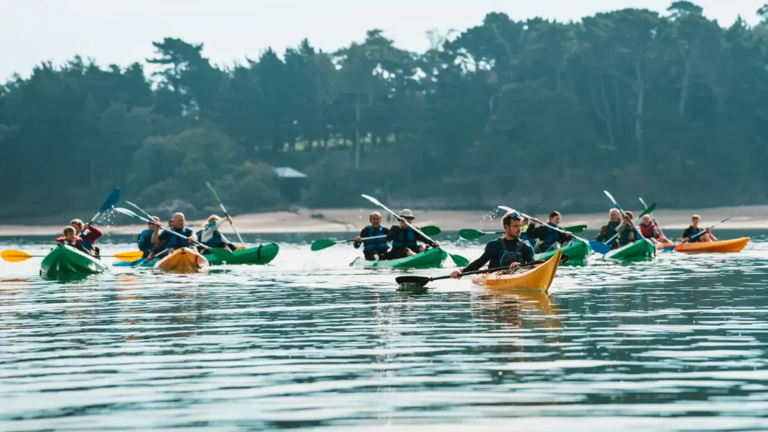 Sortie en kayak de mer encadrée par Émeraude Aventure